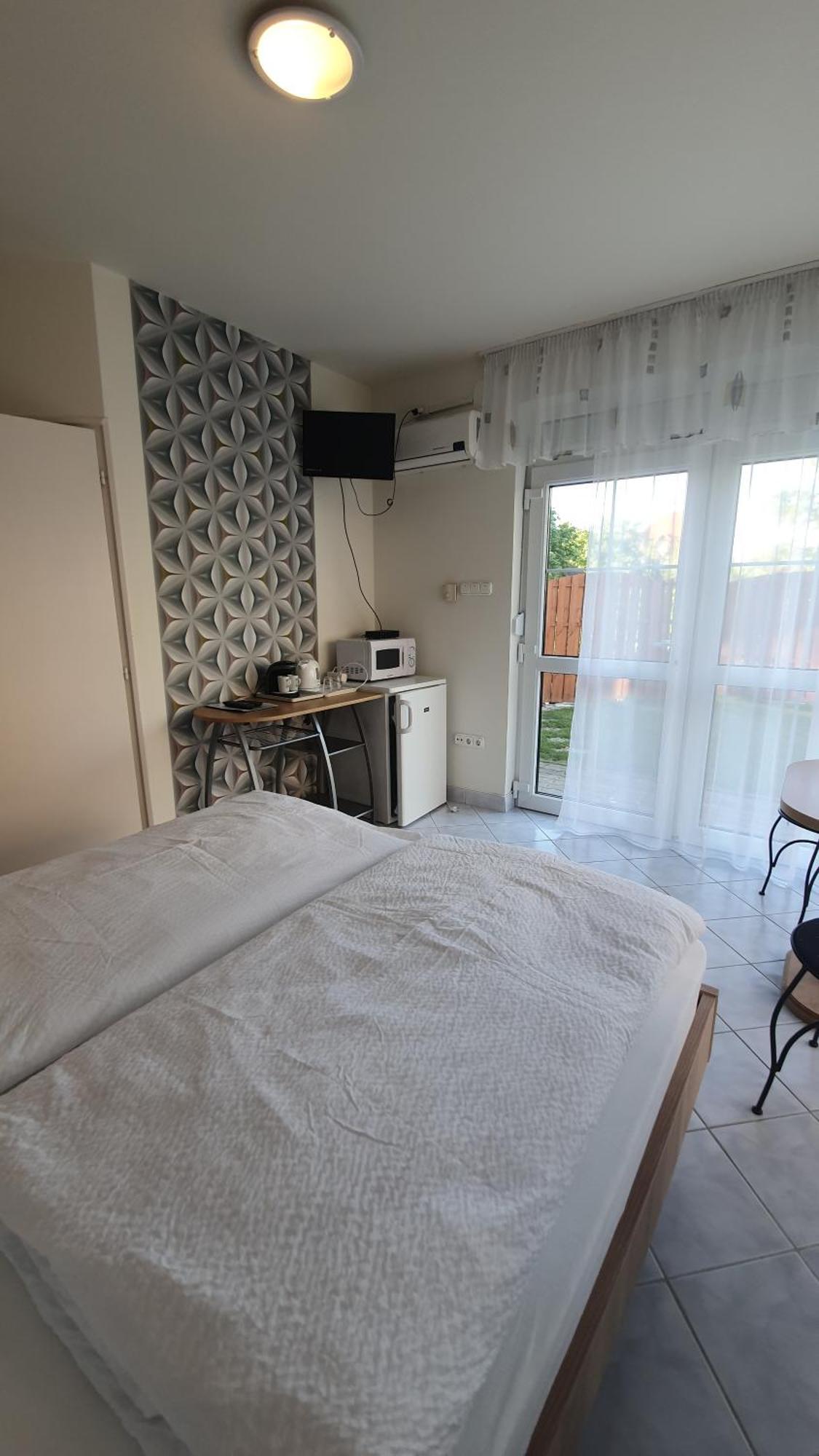 Jade Panzio Bed & Breakfast Balatonfoldvar Exterior photo